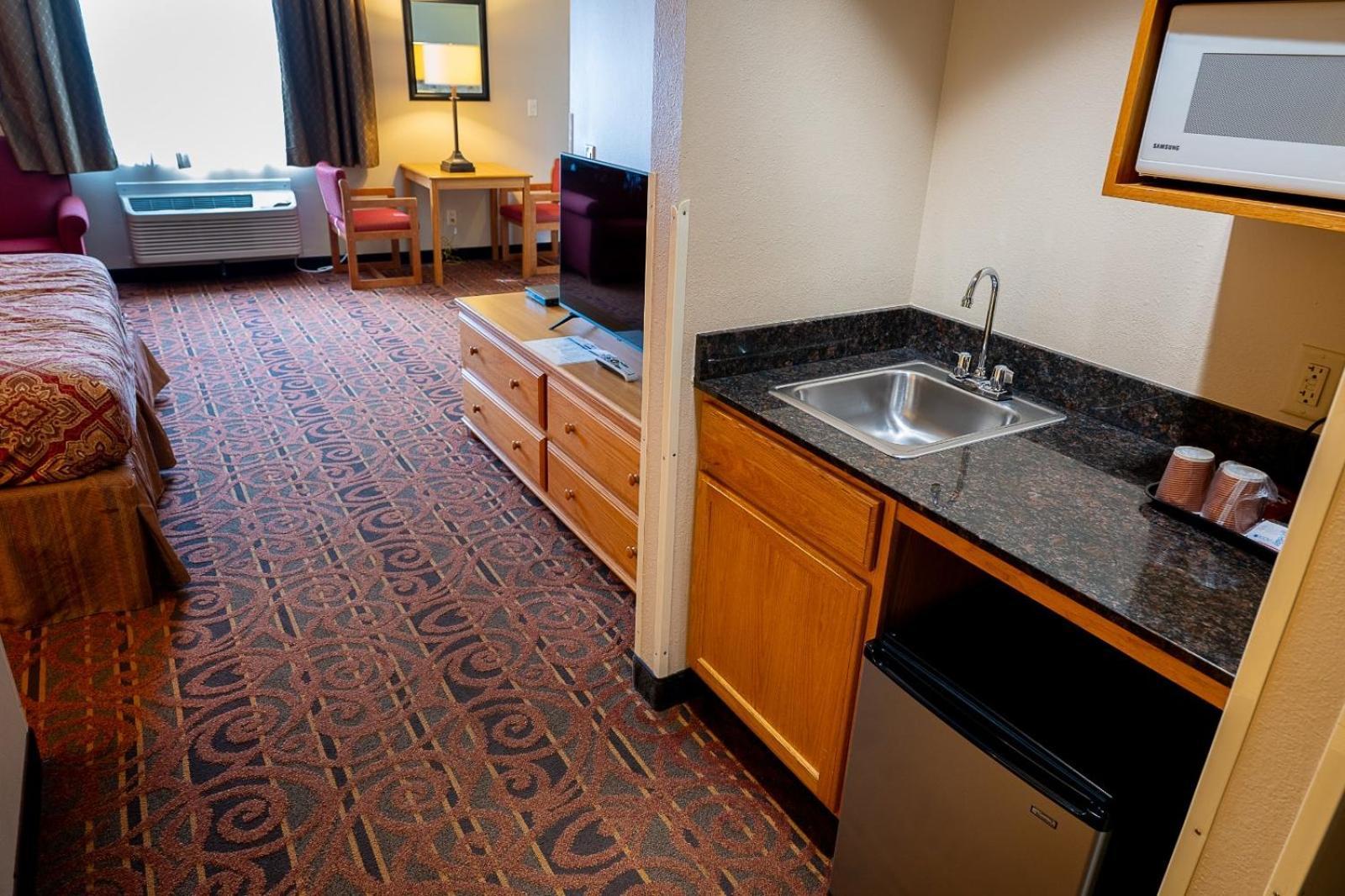Savanna Inn & Suites Extérieur photo