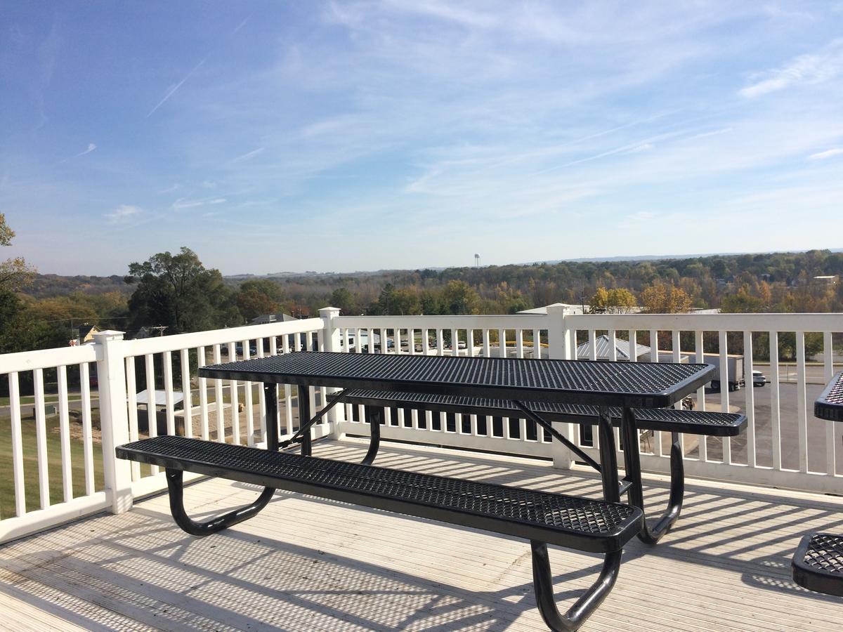 Savanna Inn & Suites Extérieur photo